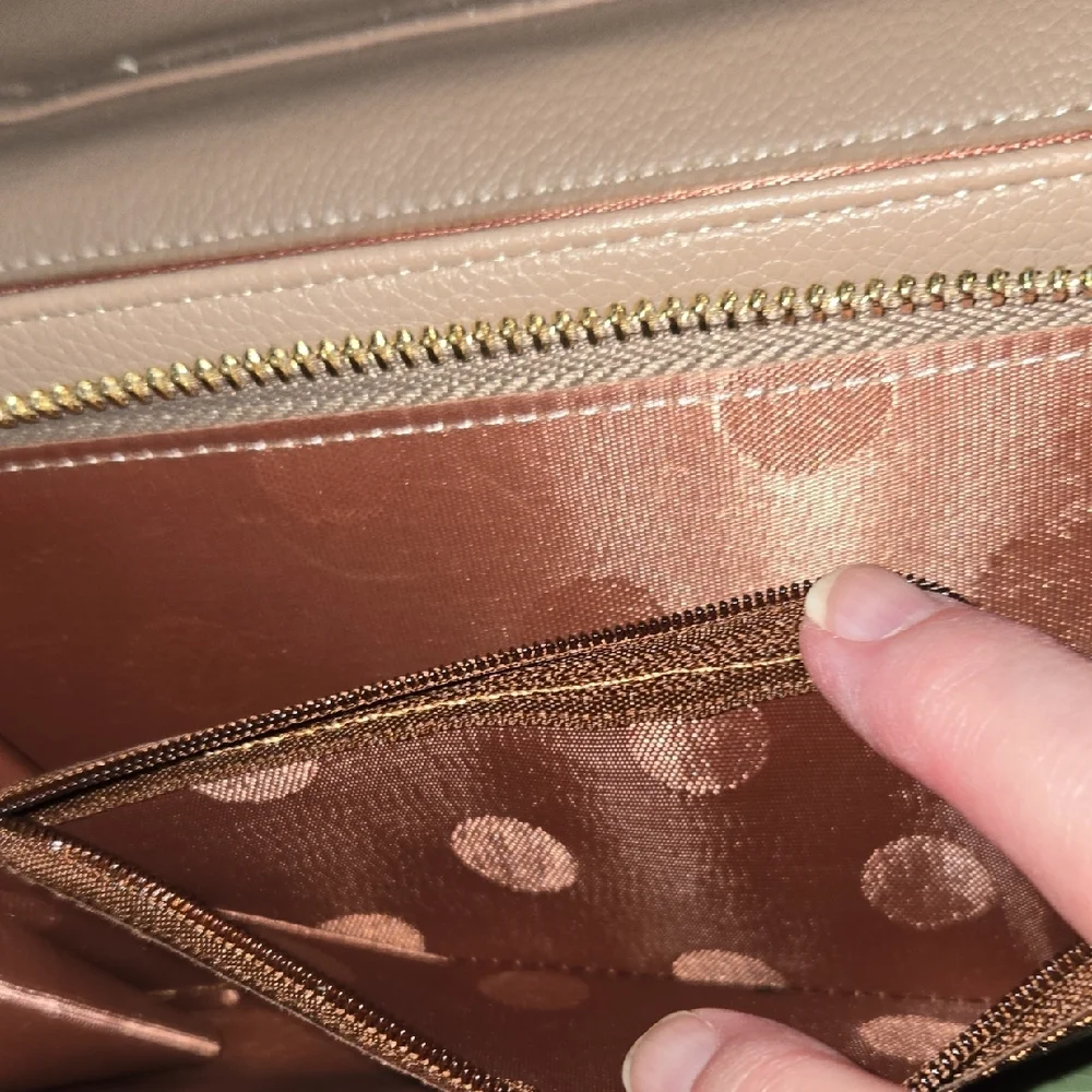 Mali+Lili Lola Quilted Taupe Crossbody Bag - Picture 7 of 12